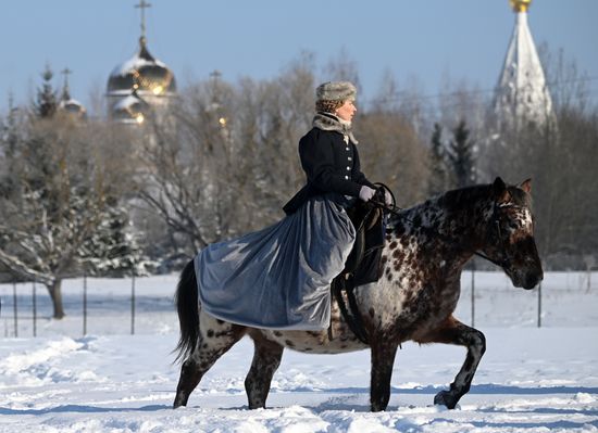 Russia Winter Horseback Hunting