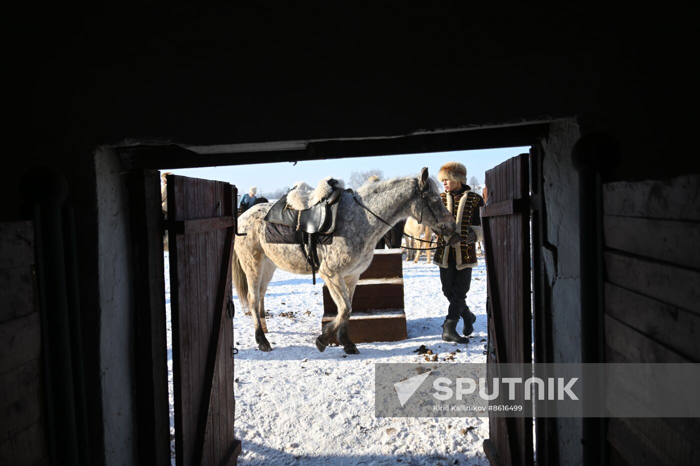 Russia Winter Horseback Hunting