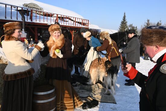 Russia Winter Horseback Hunting