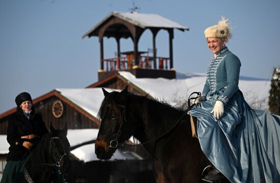 Russia Winter Horseback Hunting