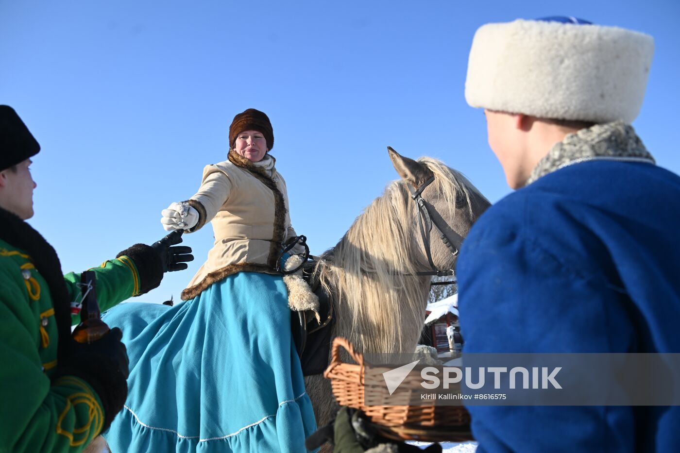 Russia Winter Horseback Hunting