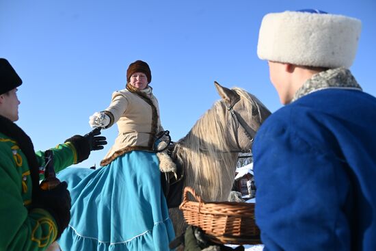 Russia Winter Horseback Hunting