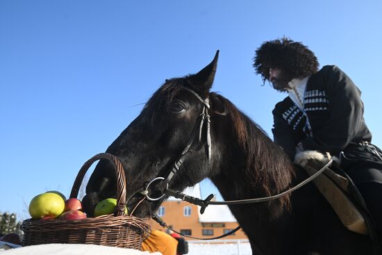 Russia Winter Horseback Hunting