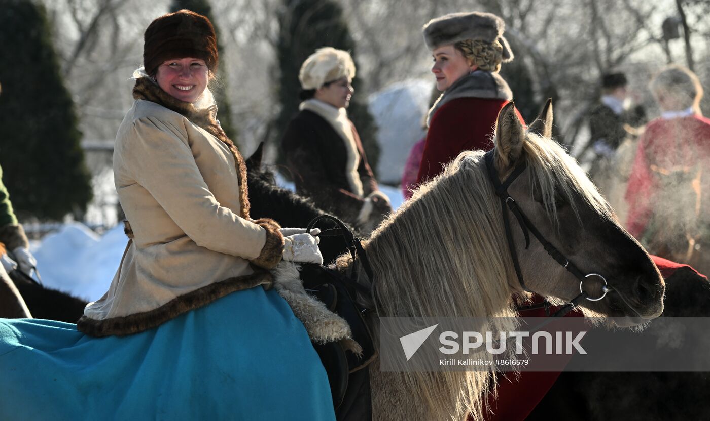 Russia Winter Horseback Hunting