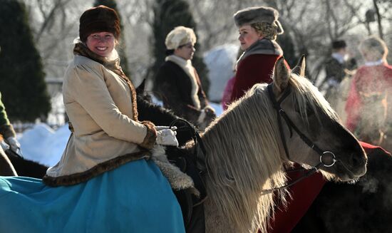 Russia Winter Horseback Hunting