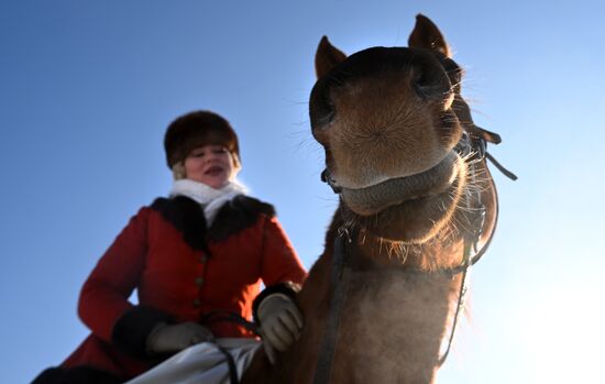 Russia Winter Horseback Hunting