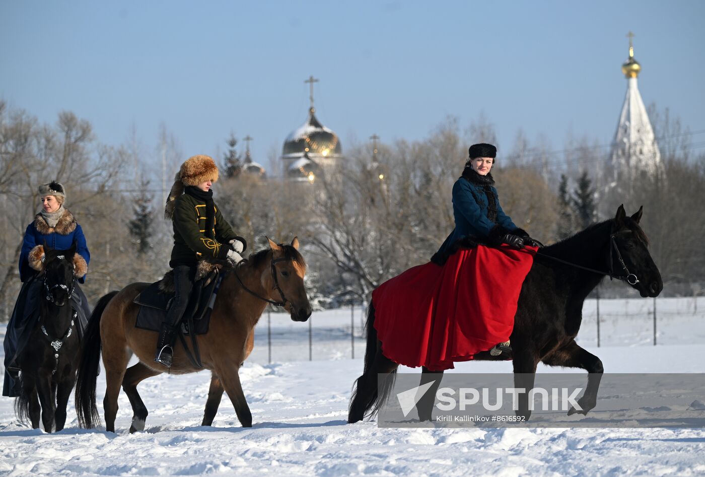 Russia Winter Horseback Hunting