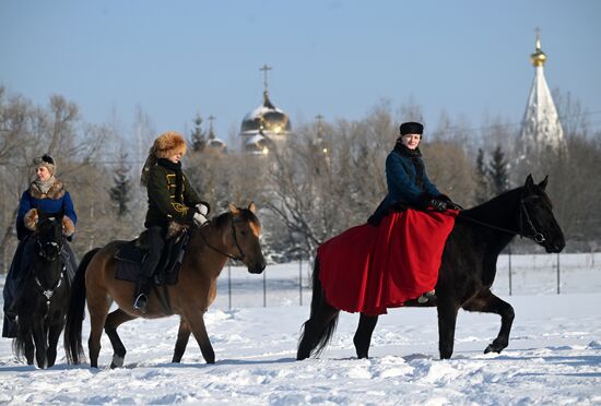 Russia Winter Horseback Hunting