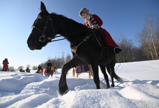 Russia Winter Horseback Hunting