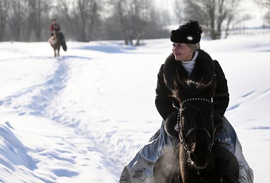 Russia Winter Horseback Hunting