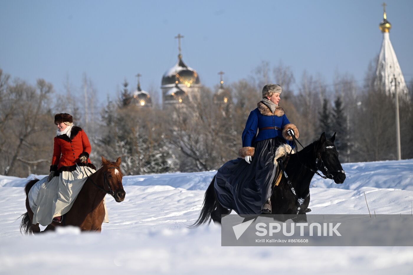 Russia Winter Horseback Hunting