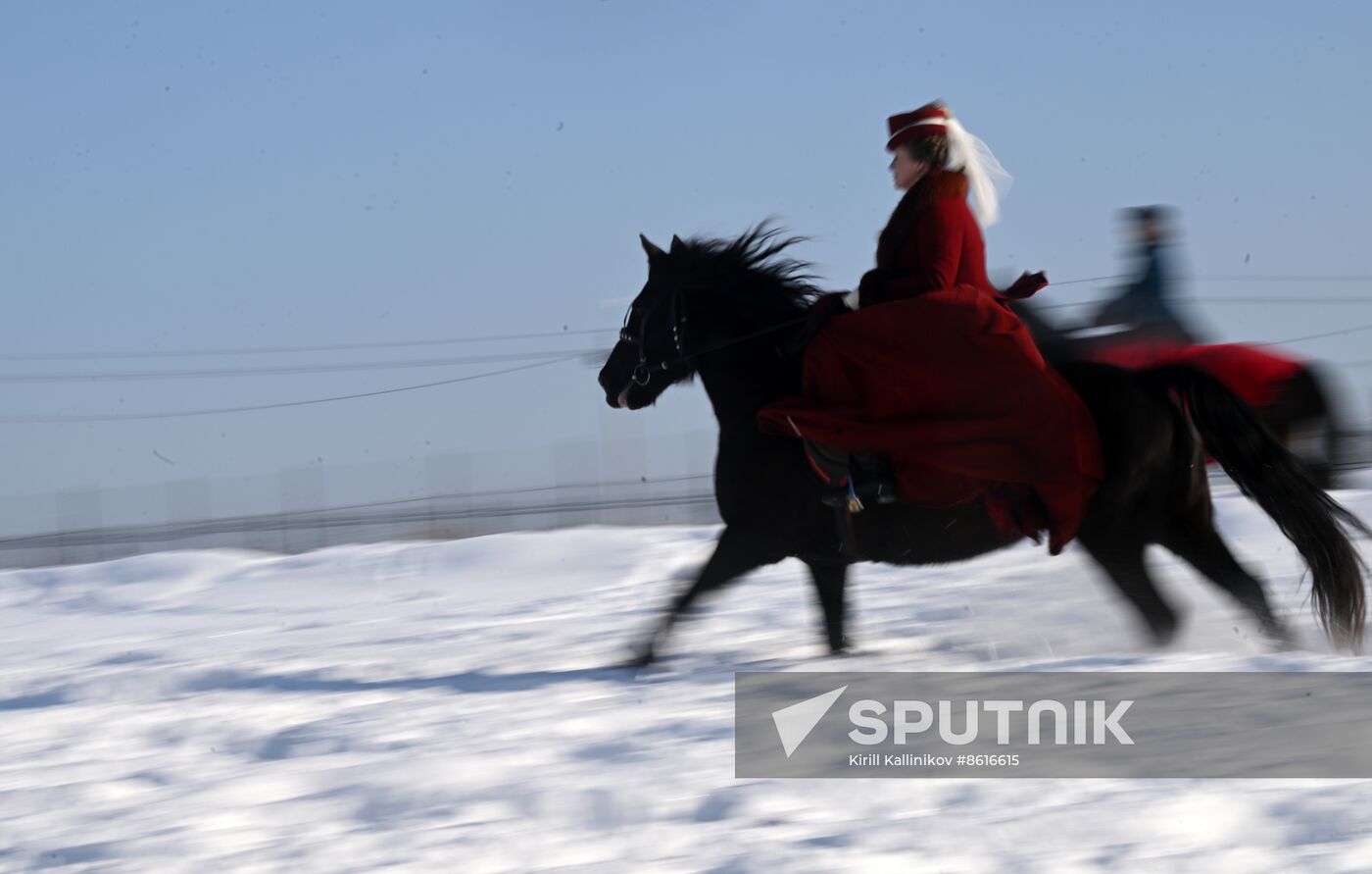 Russia Winter Horseback Hunting