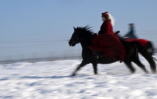 Russia Winter Horseback Hunting