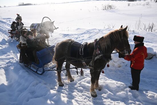 Russia Winter Horseback Hunting