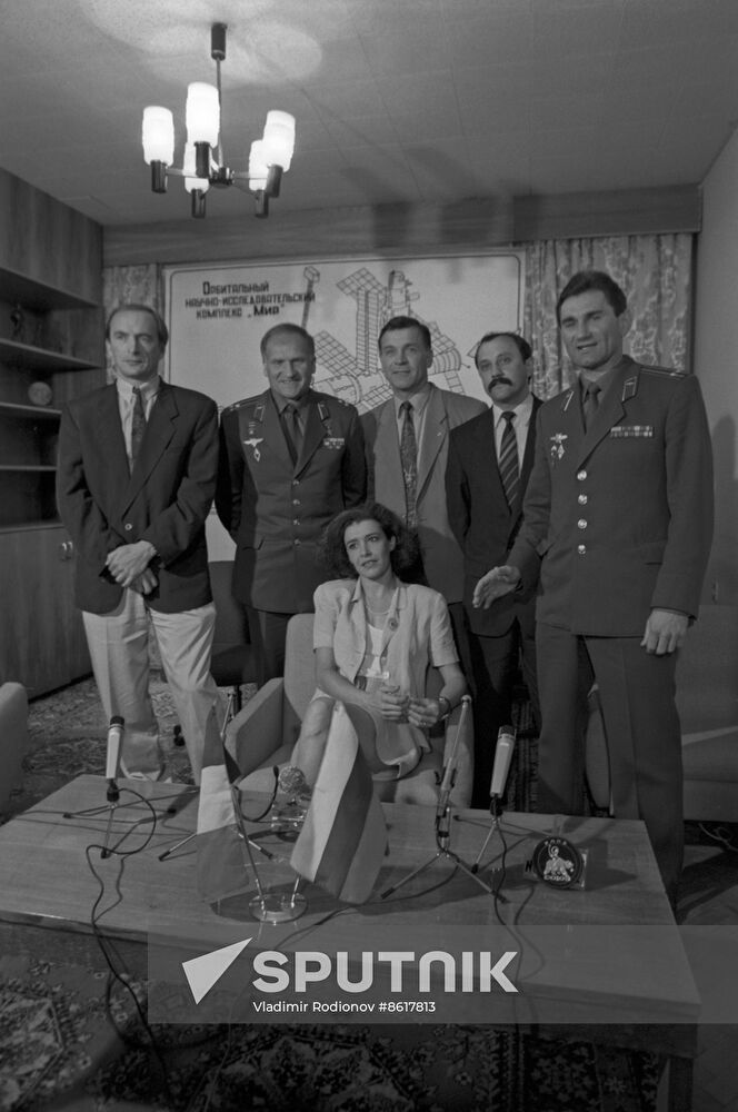 Soyuz TM-17 crew
