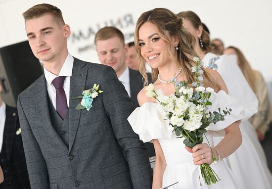 RUSSIA EXPO. Wedding ceremony for 16 couples working in nuclear industry from ten Russian cities from Moscow to Murmansk