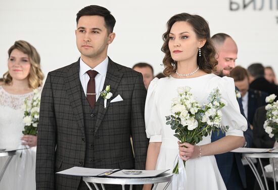 RUSSIA EXPO. Wedding ceremony for 16 couples working in nuclear industry from ten Russian cities from Moscow to Murmansk