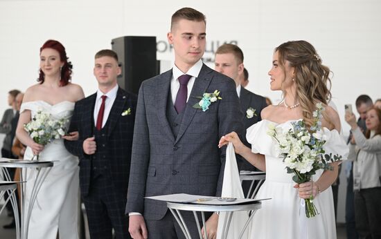 RUSSIA EXPO. Wedding ceremony for 16 couples working in nuclear industry from ten Russian cities from Moscow to Murmansk