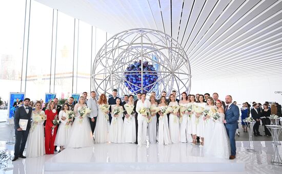 RUSSIA EXPO. Wedding ceremony for 16 couples working in nuclear industry from ten Russian cities from Moscow to Murmansk
