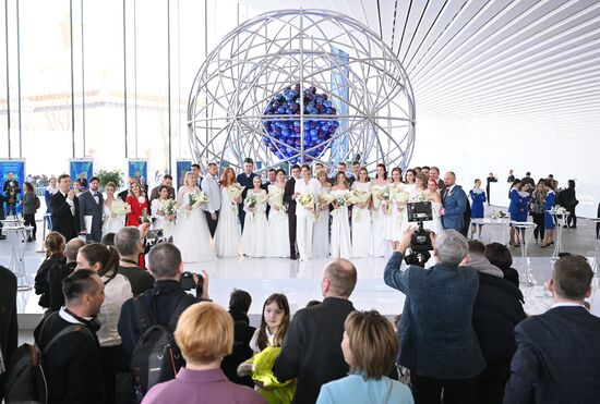 RUSSIA EXPO. Wedding ceremony for 16 couples working in nuclear industry from ten Russian cities from Moscow to Murmansk