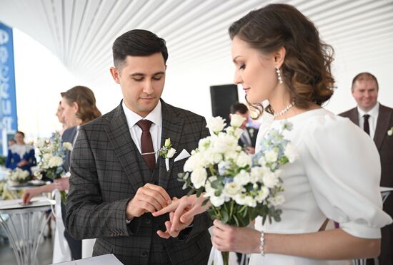 RUSSIA EXPO. Wedding ceremony for 16 couples working in nuclear industry from ten Russian cities from Moscow to Murmansk