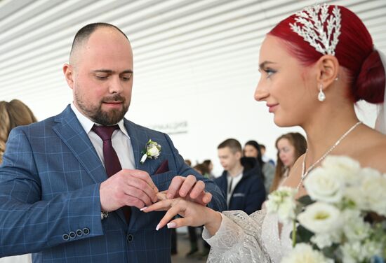 RUSSIA EXPO. Wedding ceremony for 16 couples working in nuclear industry from ten Russian cities from Moscow to Murmansk