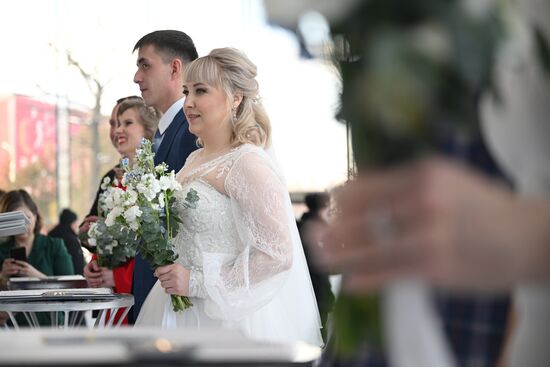 RUSSIA EXPO. Wedding ceremony for 16 couples working in nuclear industry from ten Russian cities from Moscow to Murmansk