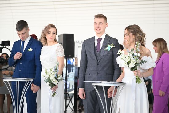 RUSSIA EXPO. Wedding ceremony for 16 couples working in nuclear industry from ten Russian cities from Moscow to Murmansk