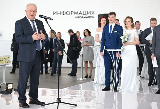 RUSSIA EXPO. Wedding ceremony for 16 couples working in nuclear industry from ten Russian cities from Moscow to Murmansk