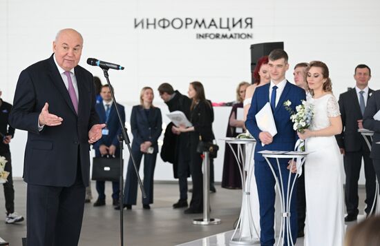 RUSSIA EXPO. Wedding ceremony for 16 couples working in nuclear industry from ten Russian cities from Moscow to Murmansk