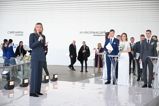 RUSSIA EXPO. Wedding ceremony for 16 couples working in nuclear industry from ten Russian cities from Moscow to Murmansk