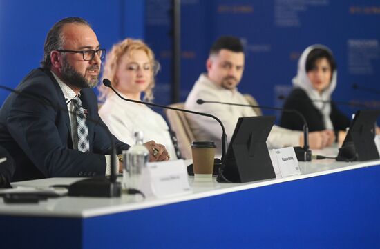 RUSSIA EXPO. Presentation of Art without Borders public online project