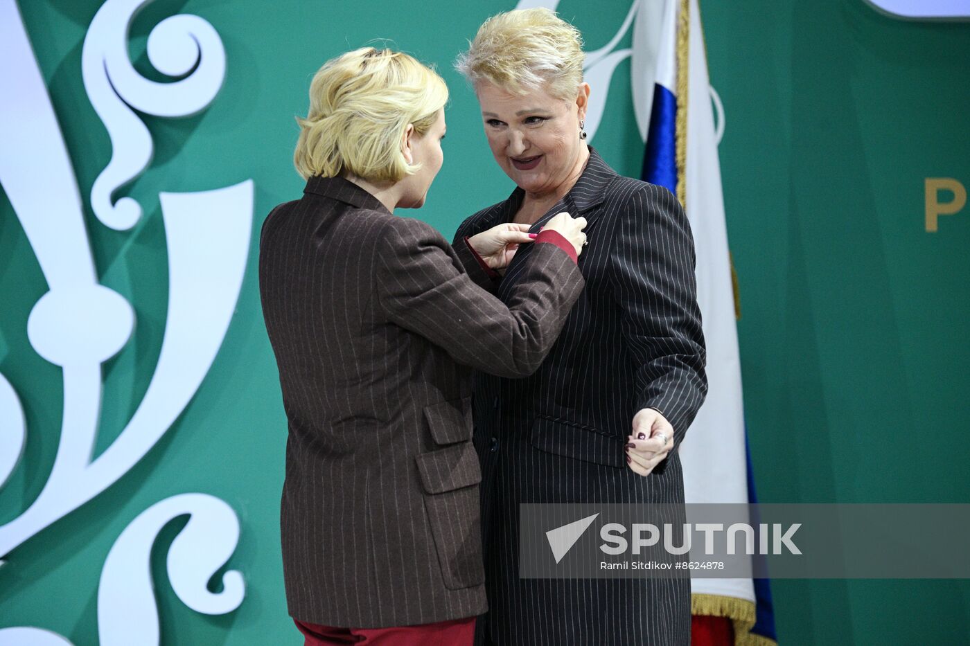 RUSSIA EXPO. Minister of Culture Olga Lyubimova presents state decorations to cultural figures