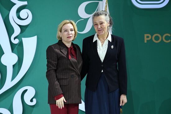 RUSSIA EXPO. Minister of Culture Olga Lyubimova presents state decorations to cultural figures