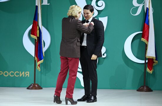 RUSSIA EXPO. Minister of Culture Olga Lyubimova presents state decorations to cultural figures