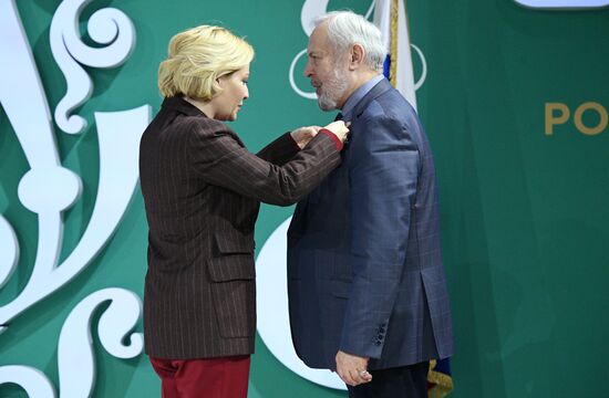 RUSSIA EXPO. Minister of Culture Olga Lyubimova presents state decorations to cultural figures
