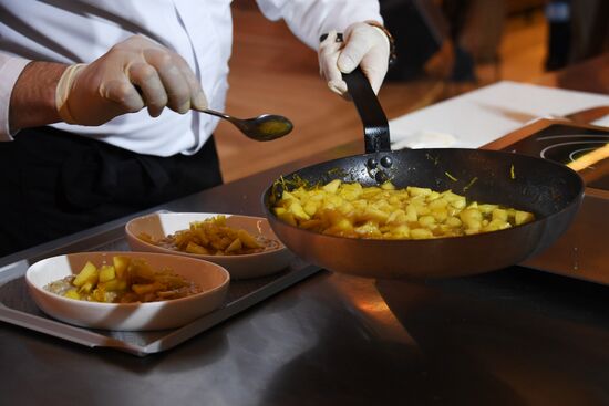 RUSSIA EXPO. Culinary show from Aeromar in-flight catering chef
