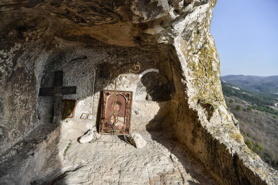 Russia Tourism Crimea Cave Monastery