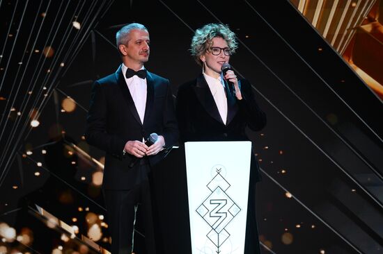 The International RUSSIA EXPO forum and exhibition. The Knowledge: Prize education awards ceremony. The ceremony hosts, Konstantin Bogomolov and Yana Churikova. Location: Russia, Moscow. Author: Vladimir Astapkovich/Sputnik. RUSSIA EXPO. Knowledge: Prize education awards ceremony