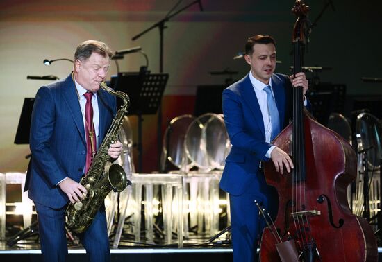 The International RUSSIA EXPO forum and exhibition. The Knowledge: Prize education awards ceremony. Jazz musician Igor Butman and his students perform on stage. Location: Russia, Moscow. Author: Vladimir Astapkovich/Sputnik. RUSSIA EXPO. Knowledge: Prize education awards ceremony