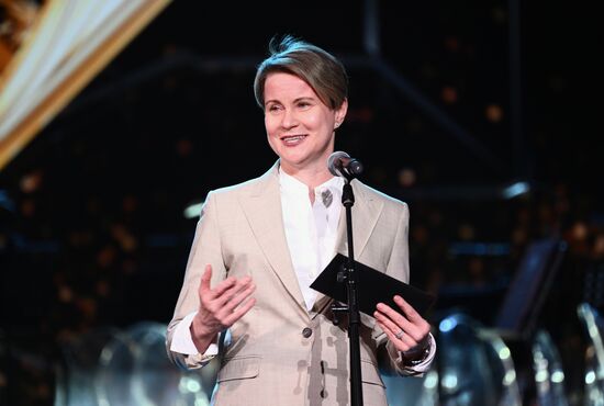 The International RUSSIA EXPO Exhibition and Forum. Knowledge: Prize education awards ceremony. Awarding the prize For Education Activities in Secondary Vocational Education System. Yelena Shmelyova, head of the Sirius educational center, Chair of the Council of the Sirius federal territory. Location: Russia, Moscow. Author: Vladimir Astapkovich/Sputnik. RUSSIA EXPO. Knowledge: Prize education awards ceremony