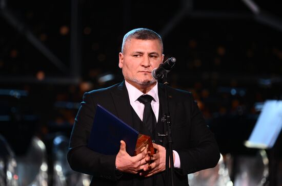 The International RUSSIA EXPO Exhibition and Forum. Knowledge: Prize education awards ceremony. Awarding the prize For Education Activities at University. Edgar Kafarov, head of the department of the Kadyrov Chechen State University, Ph.D. in Medical Sciences, award winner. Location: Russia, Moscow. Author: Vladimir Astapkovich/Sputnik. RUSSIA EXPO. Knowledge: Prize education awards ceremony