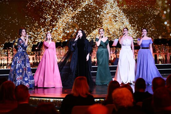 The International RUSSIA EXPO Exhibition and Forum. Knowledge: Prize education awards ceremony. Khibla Germzava and her students are performing. Location: Russia, Moscow. Author: Vladimir Astapkovich/Sputnik. RUSSIA EXPO. Knowledge: Prize education awards ceremony