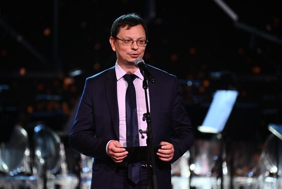 The International RUSSIA EXPO Exhibition and Forum. Knowledge: Prize education awards ceremony. Awarding the prize in the Contribution in Education in Economics, Business and Law category. Nikita Anisimov, Rector of the Higher School of Economics, Chairman of the Moscow city branch of the Znaniye (Knowledge) Society. Location: Russia, Moscow. Author: Vladimir Astapkovich/Sputnik. RUSSIA EXPO. Knowledge: Prize education awards ceremony