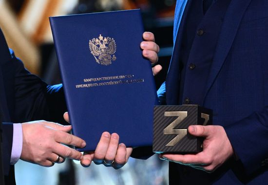 The International RUSSIA EXPO Exhibition and Forum. Knowledge: Prize education awards ceremony. Awarding the prize in the Contribution in Education in Economics, Business and Law category. Location: Russia, Moscow. Author: Vladimir Astapkovich/Sputnik. RUSSIA EXPO. Knowledge: Prize education awards ceremony