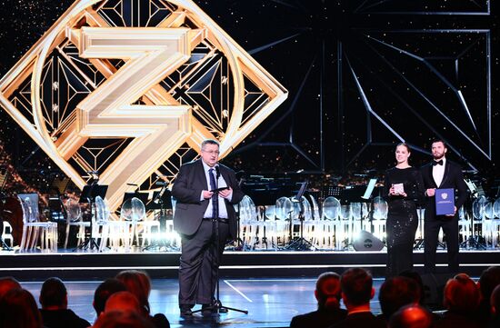 The International RUSSIA EXPO Exhibition and Forum. Knowledge: Prize education awards ceremony. Awarding the prize in the Contribution in Education in International Relations category. Deputy Prime Minister of Russia Alexei Overchuk. Location: Russia, Moscow. Author: Vladimir Astapkovich/Sputnik. RUSSIA EXPO. Knowledge: Prize education awards ceremony