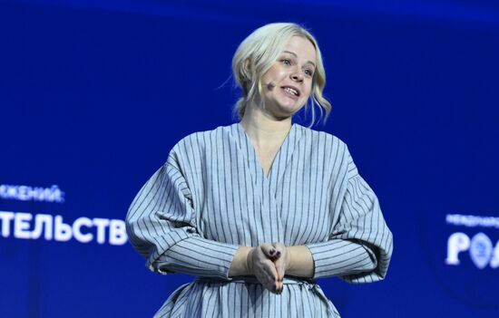 The International RUSSIA EXPO Exhibition and Forum. Plenary session, Entrepreneurship in Russia: Sector's Achievements. Anna Zlotko, designer, creator of the ZLOTKO brand, finalist of the federal stage of the Mom-Entrepreneur program. Location: Russia, Moscow. Author: Maksim Blinov/Sputnik. RUSSIA EXPO. Plenary session, Entrepreneurship in Russia: Sector's Achievements