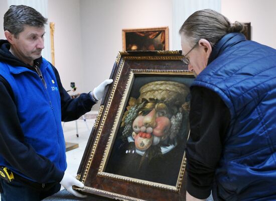 Russia Art Italian Still Life Exhibition Preparations