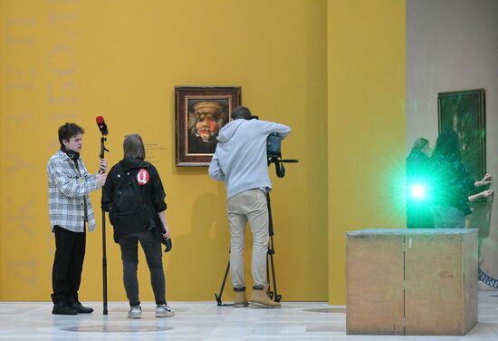 Russia Art Italian Still Life Exhibition Preparations