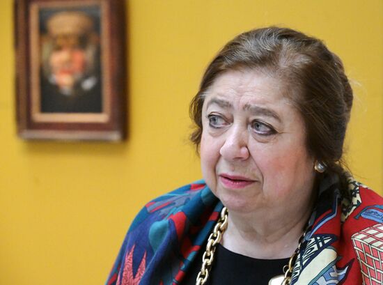 Russia Art Italian Still Life Exhibition Preparations